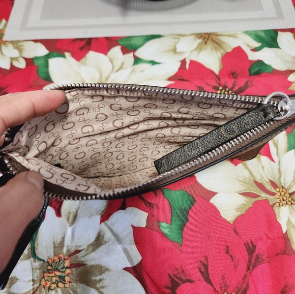 Guess - Picture 3 of 3